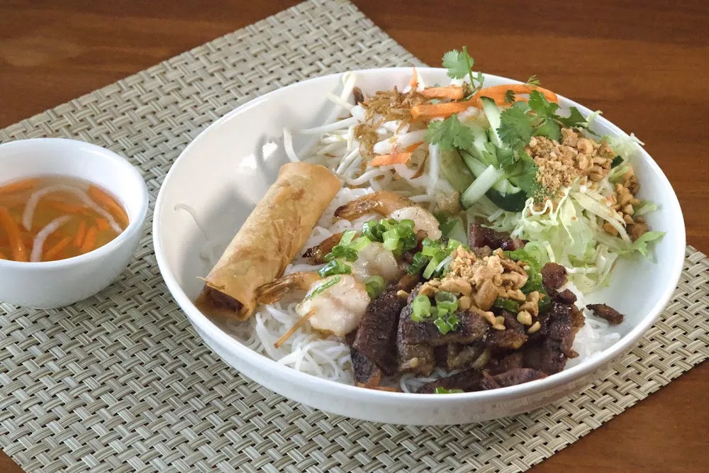 B1 Bún Tôm Thịt Nướng & Chả Giò