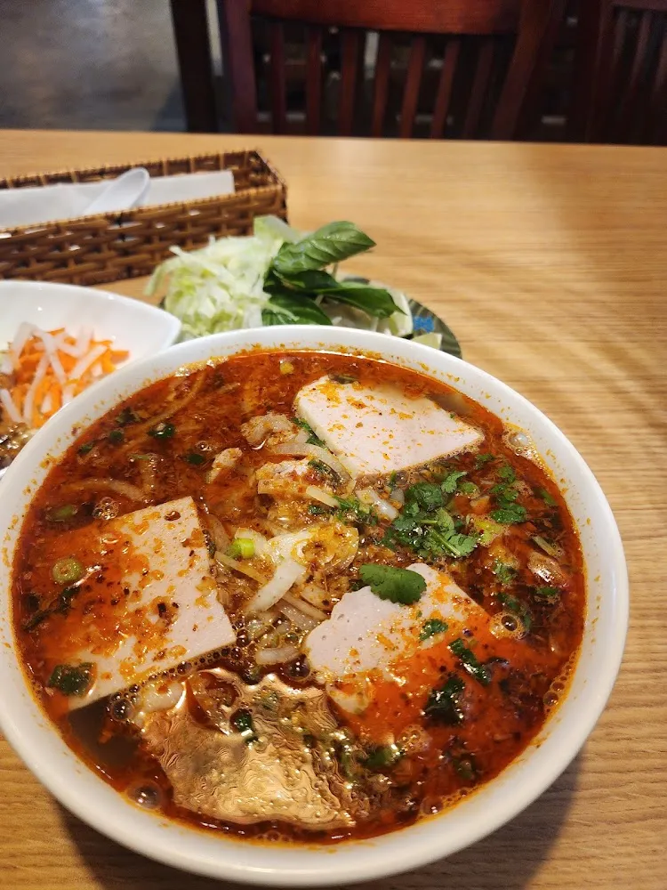K4 Bún Bò Huế Spicy Noodle Soup
