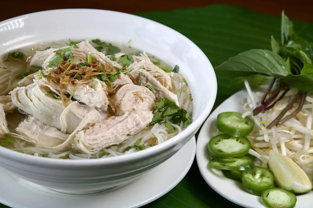 P10 Phở Gà Chicken